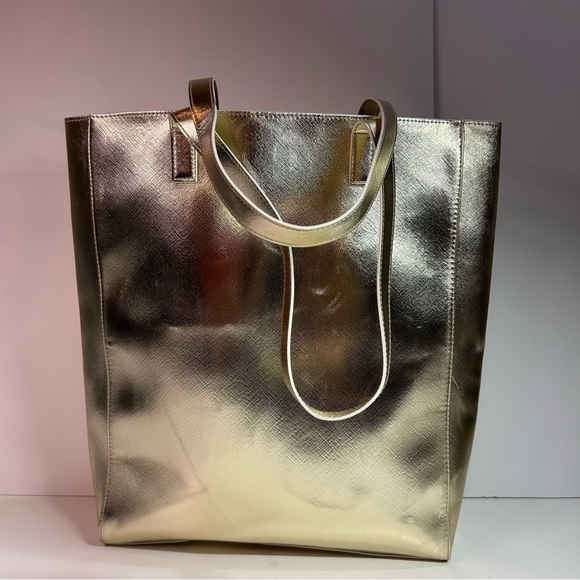 Givenchy Parfums metallic gold tote bag, shoulder bag. - Picture 4 of 10
